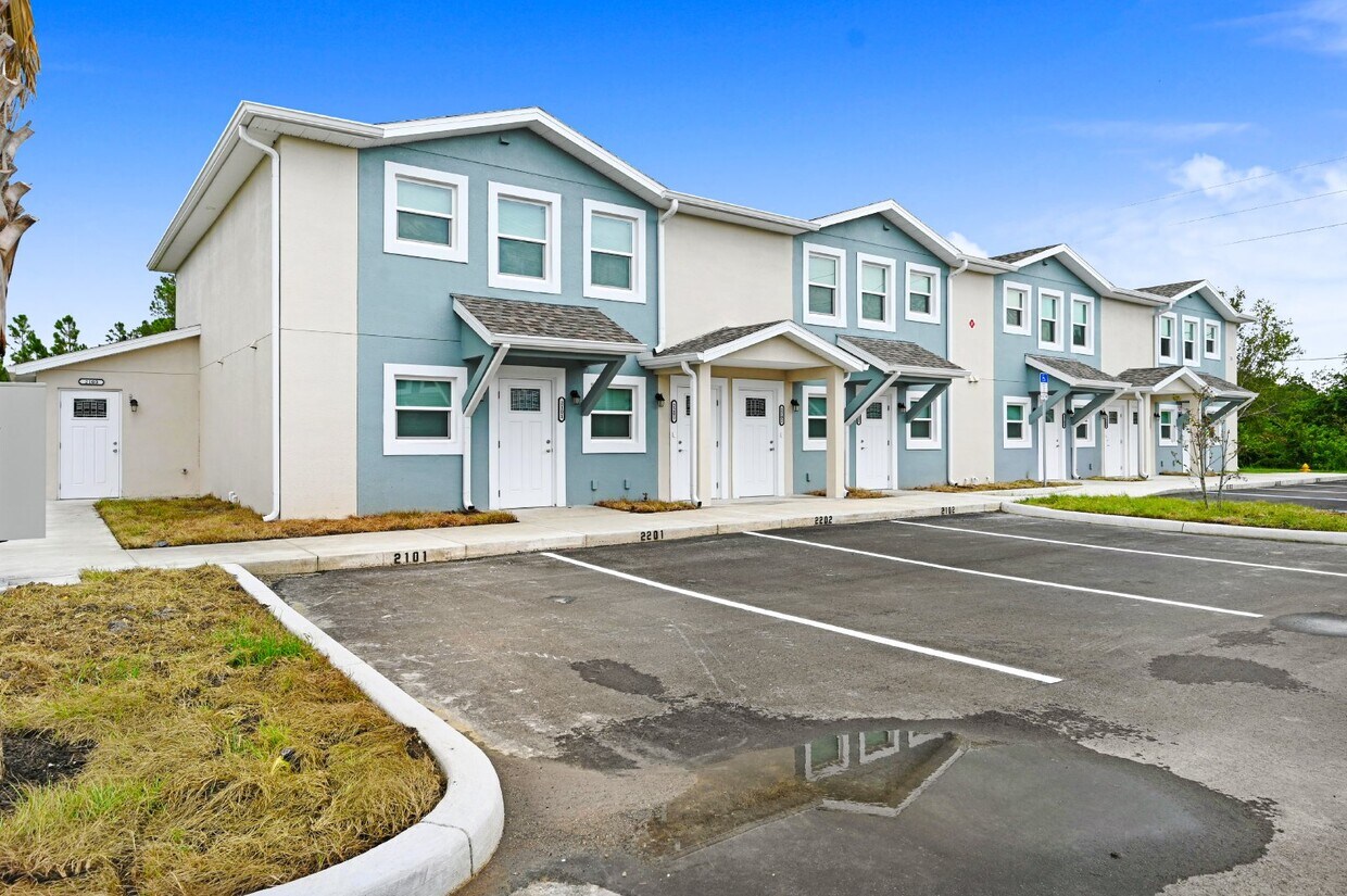 Foto principal - Charming 2 bedroom blending style and func...