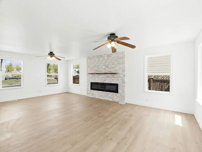 Foto del edificio - 1630 Ridgemark Dr