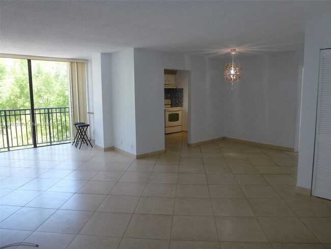 Foto del edificio - 17011 N Bay Rd