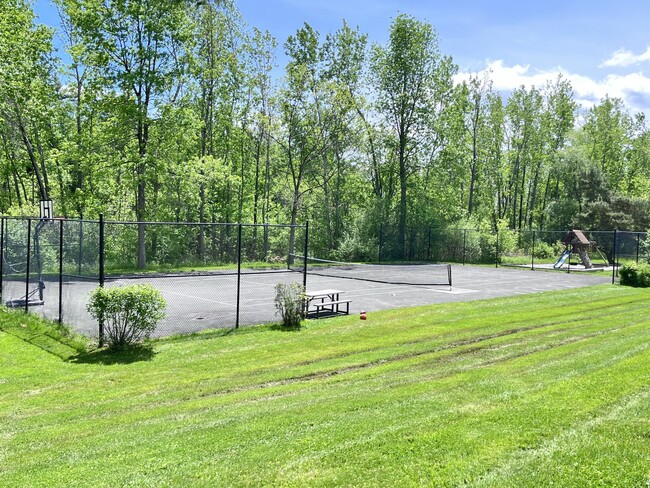 Building Photo - 152 Quarry Hill rd