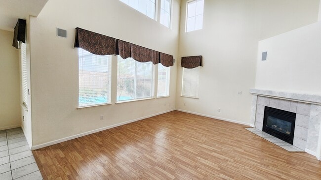 Building Photo - 1083 Somersby Way