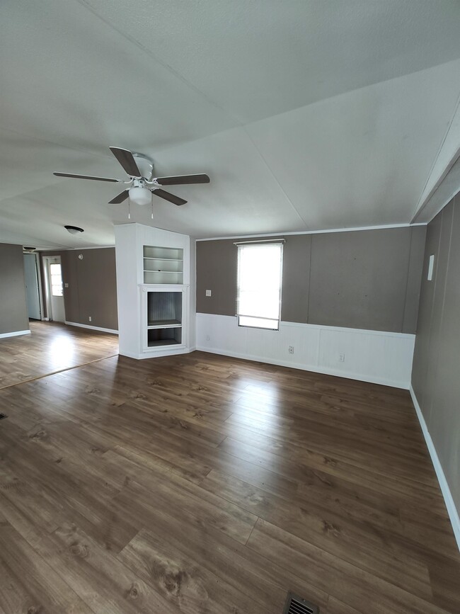 Building Photo - 5541 Summerville