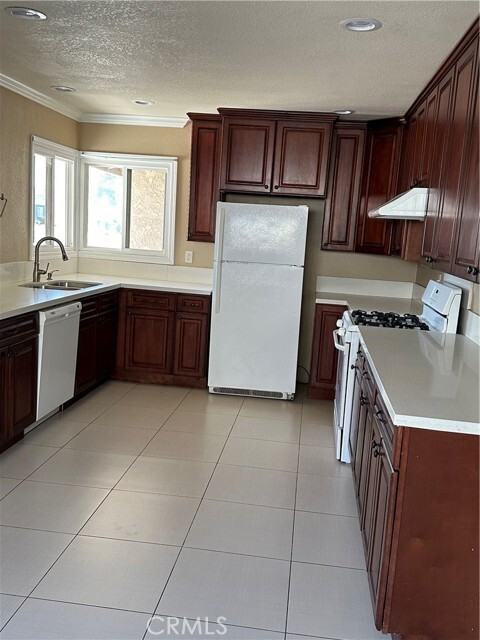 Foto del edificio - 1341 Hartview Ave