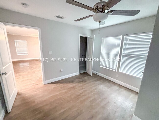 Foto del edificio - 2312 Cass St