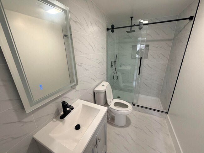 Building Photo - 194 N Lake Ave