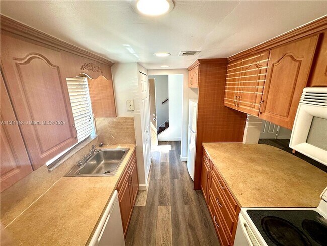Building Photo - 5849 Blueberry Court Unit 86