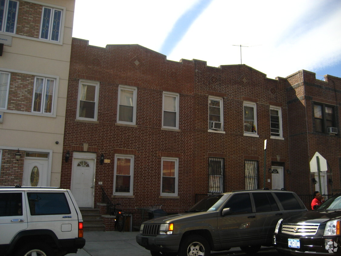 Primary Photo - 40-64 98th St
