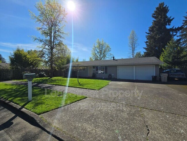 Foto del edificio - 3230 NE Canterbury Cir