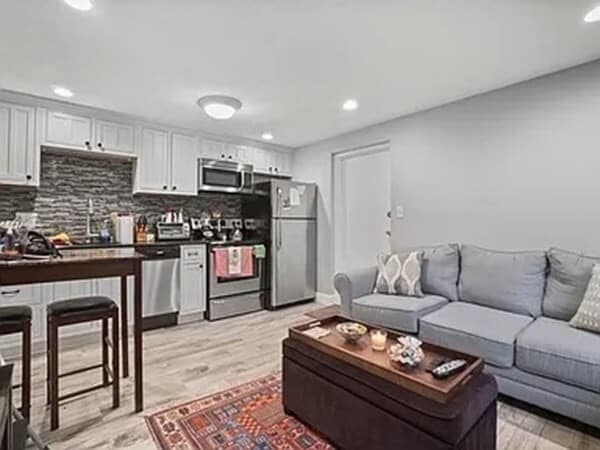 Building Photo - 35 Montvale Ave