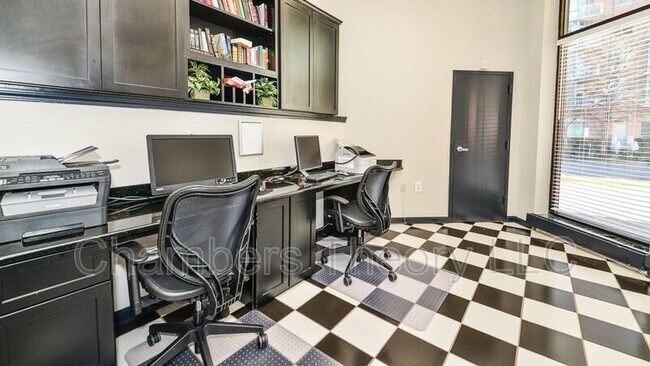 Foto del edificio - 1001 N Randolph St