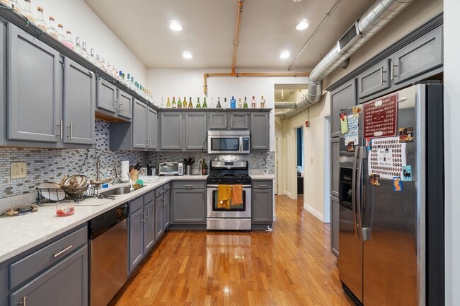 Photo - 2405 Sarah St Apartment