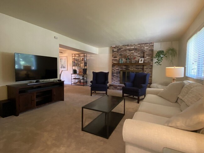 Building Photo - Spacious 4 bedroom Lafayette House with Gr...