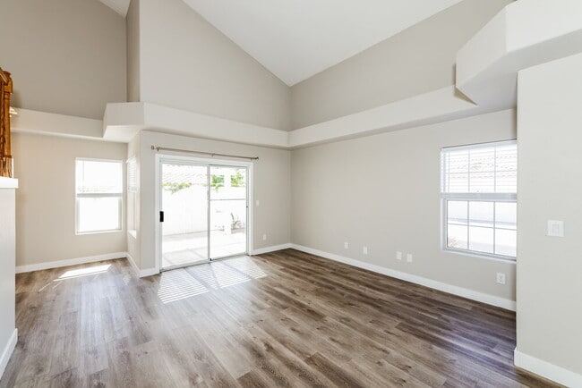 Building Photo - 104 Escada Ln