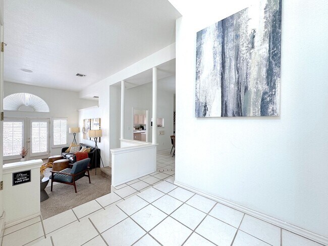 Building Photo - West El Paso 2 bed/2.5 bath  Refrig A/C wi...