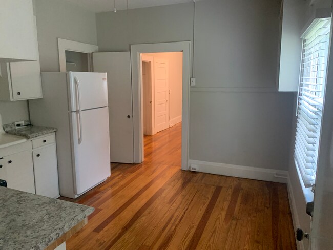 Kitchen - 726 E Lime St