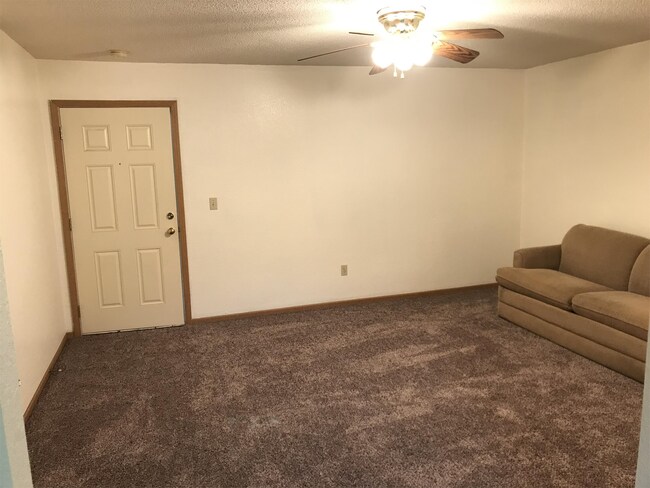Foto del edificio - 714 Deerbrook Cir