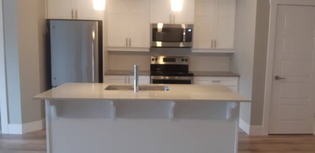 Building Photo - 85 Fieldstone Ct