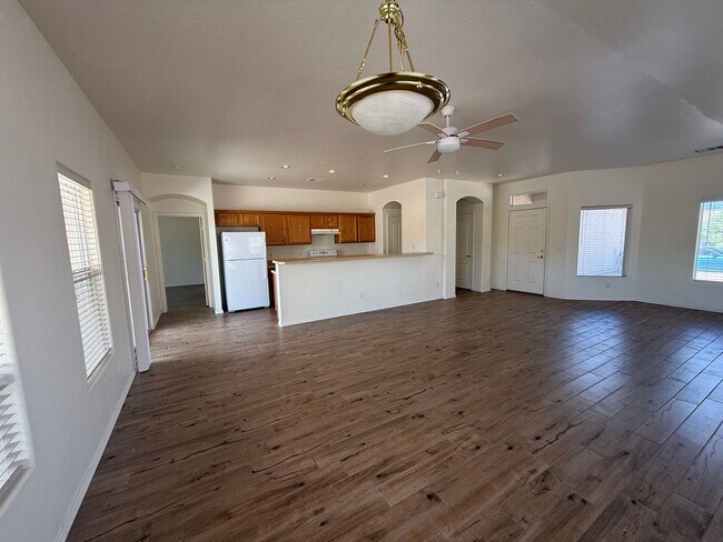 Foto del edificio - 2 Bedroom 2 Bath in Gated Community in Amante at Verde Fanta Fe Contact Property Pros 928-634-7710
