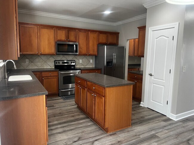 Foto del edificio - AVAILABLE NOW IN BRIGHTON WOODS!