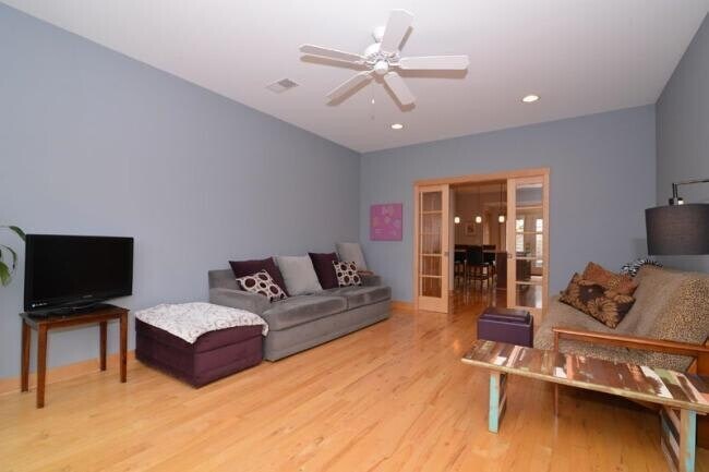 Foto del edificio - 2904 N Cambridge Ave