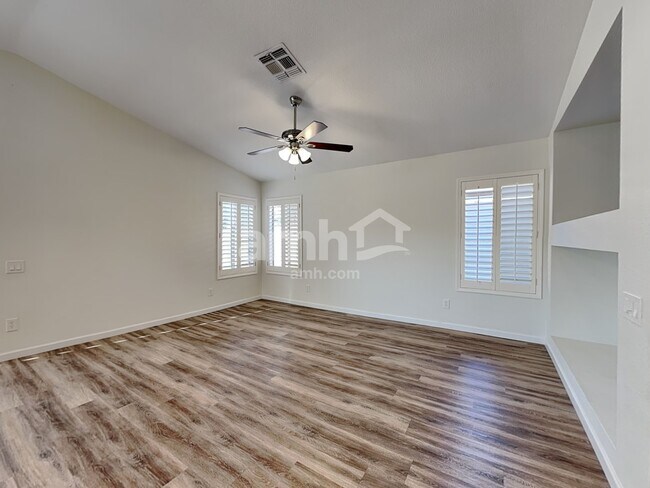 Building Photo - 4722 E Silverwood Dr