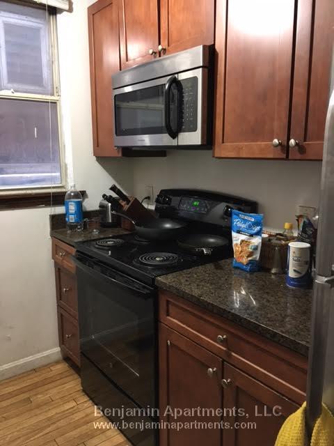 Building Photo - 10 Parker Hill Ave