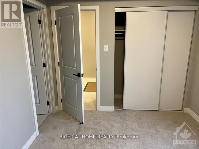 Photo du bâtiment - 26 Limnos Ln