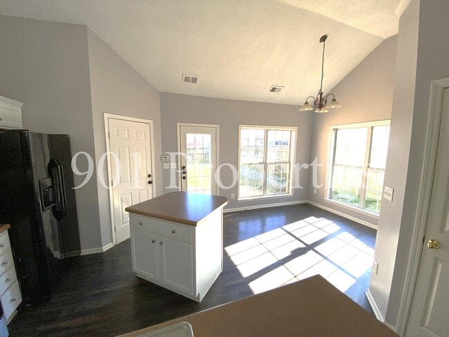 Building Photo - 1120 Averett Ln