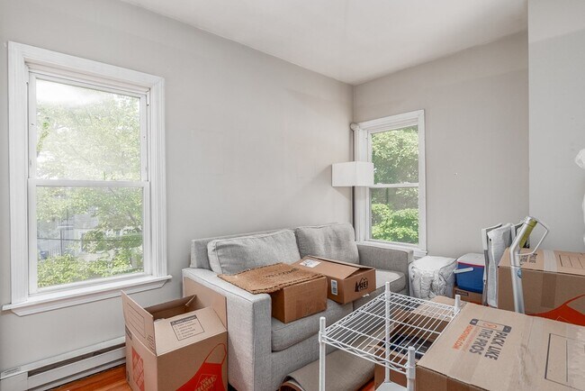 Building Photo - 88 College Ave