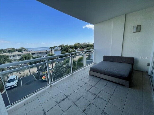 Foto del edificio - 1325 Snell Isle Blvd NE