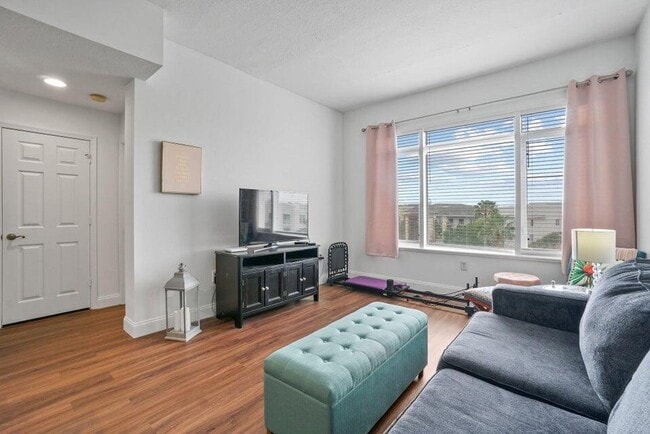 Foto del edificio - 1200 Town Center Dr