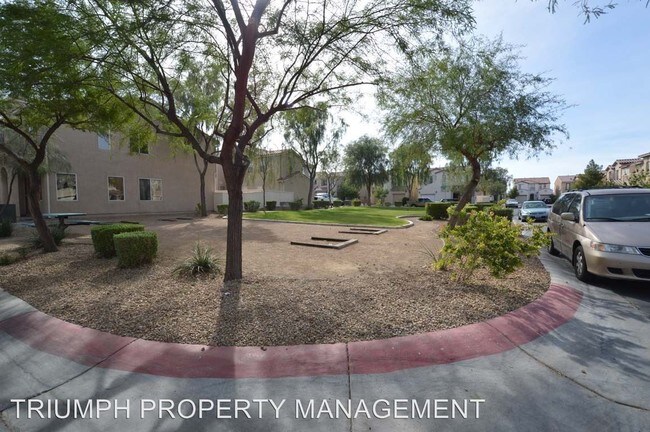 Foto del edificio - 6670 Tulip Falls Dr