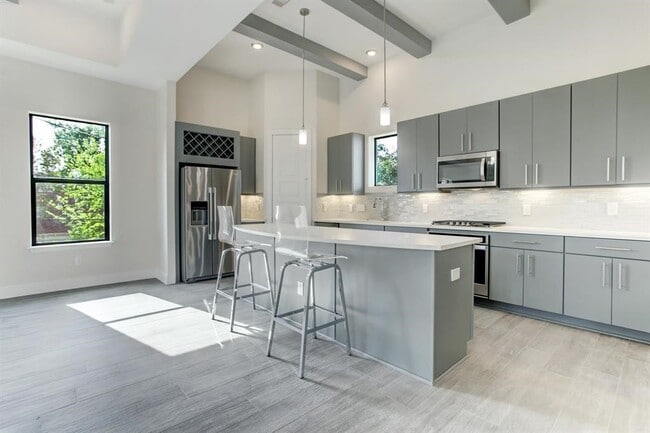 Building Photo - 3106 Eunice St