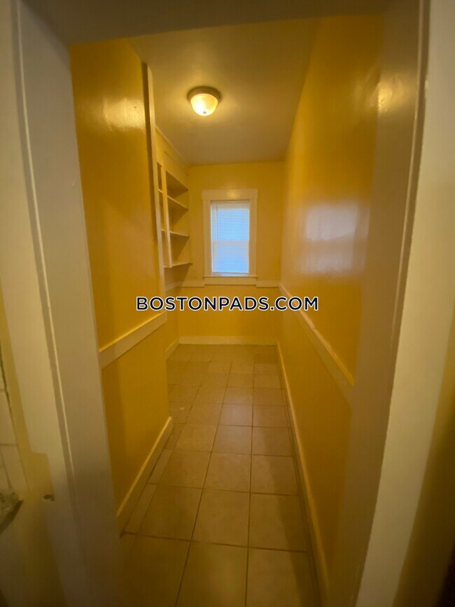 Building Photo - 72 Wildwood St