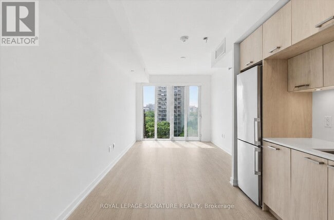 Building Photo - 50 McCaul St