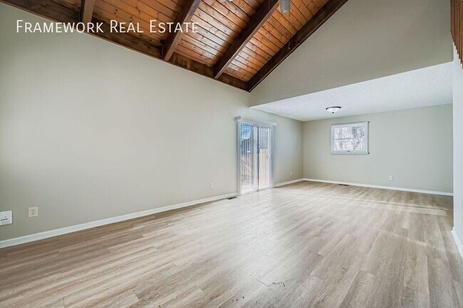 Foto del edificio - 143 E Longs Peak Ave