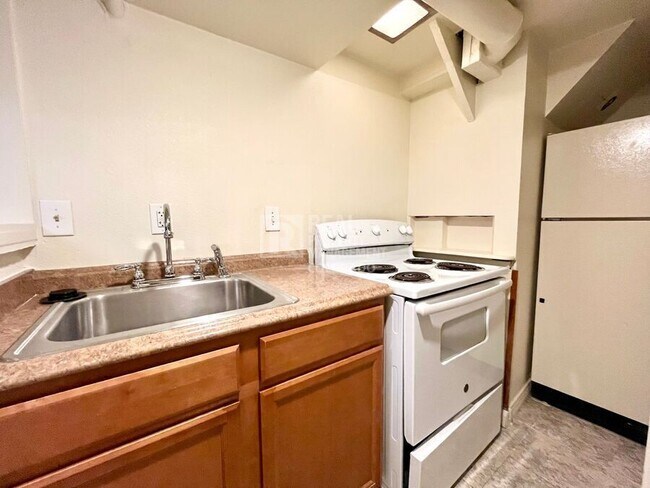Foto del edificio - 1754 N Washington St