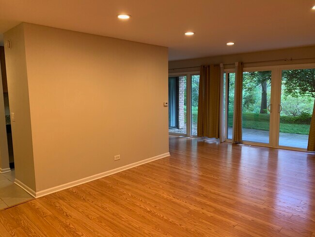 Building Photo - 5600 Hillcrest Ln