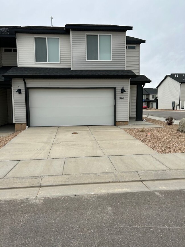 Building Photo - 382 W 2025 N