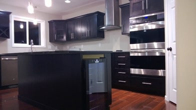 Building Photo - 3034 Ridge Dr