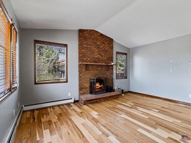 Foto del edificio - Gorgeous 5 Bed 4 Bath House in North Fort ...