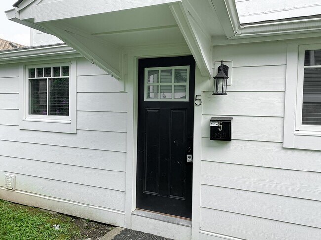 Foto del edificio - 726 W 6th St