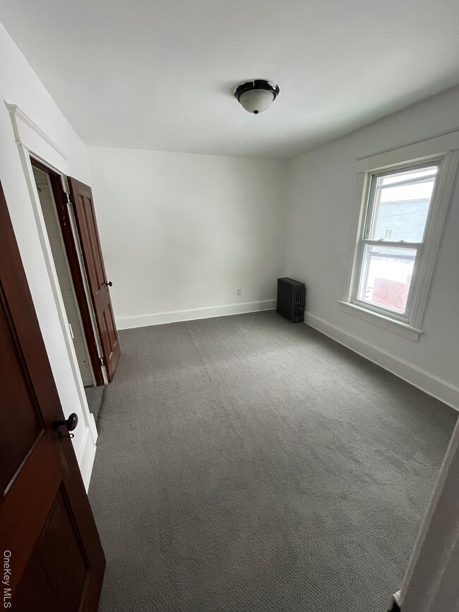 Building Photo - 5 Elm St