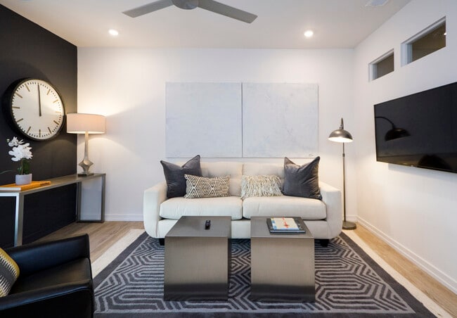 Staging - The Pearl & The Jewel