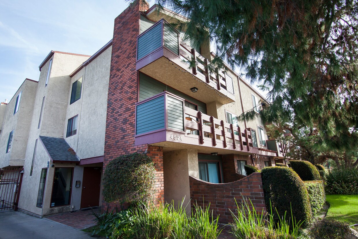 4524 Tujunga Ave, Los Angeles, CA 91602 Condo for Rent in Los Angeles