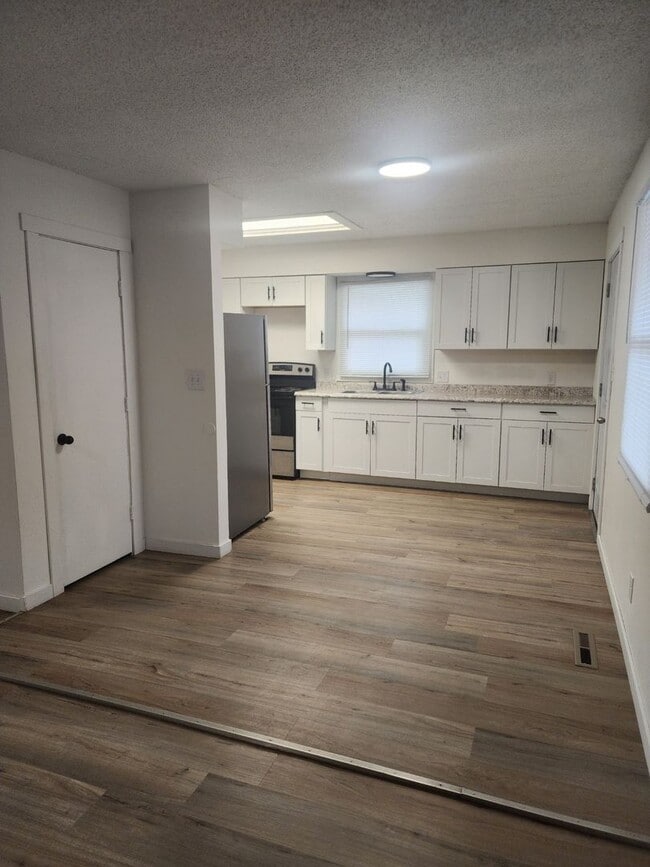 Foto del edificio - 4143 W Burbank St