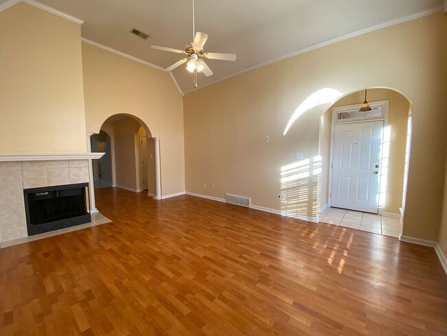 Building Photo - 3 bed, 2.5 bath in Cordova near Trinity an...