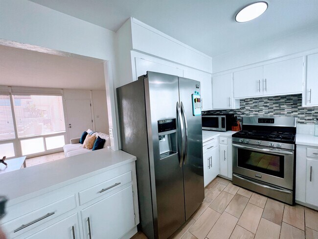 Building Photo - 1111 Adella Ave