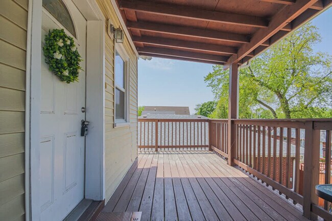 Building Photo - 839 Dunlop Ave