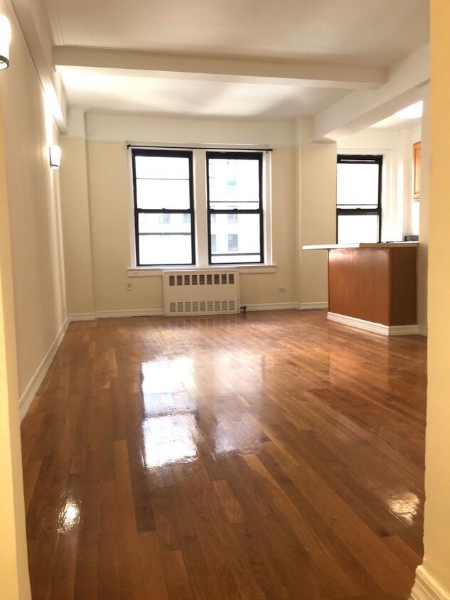 Primary Photo - 120 E 31st St